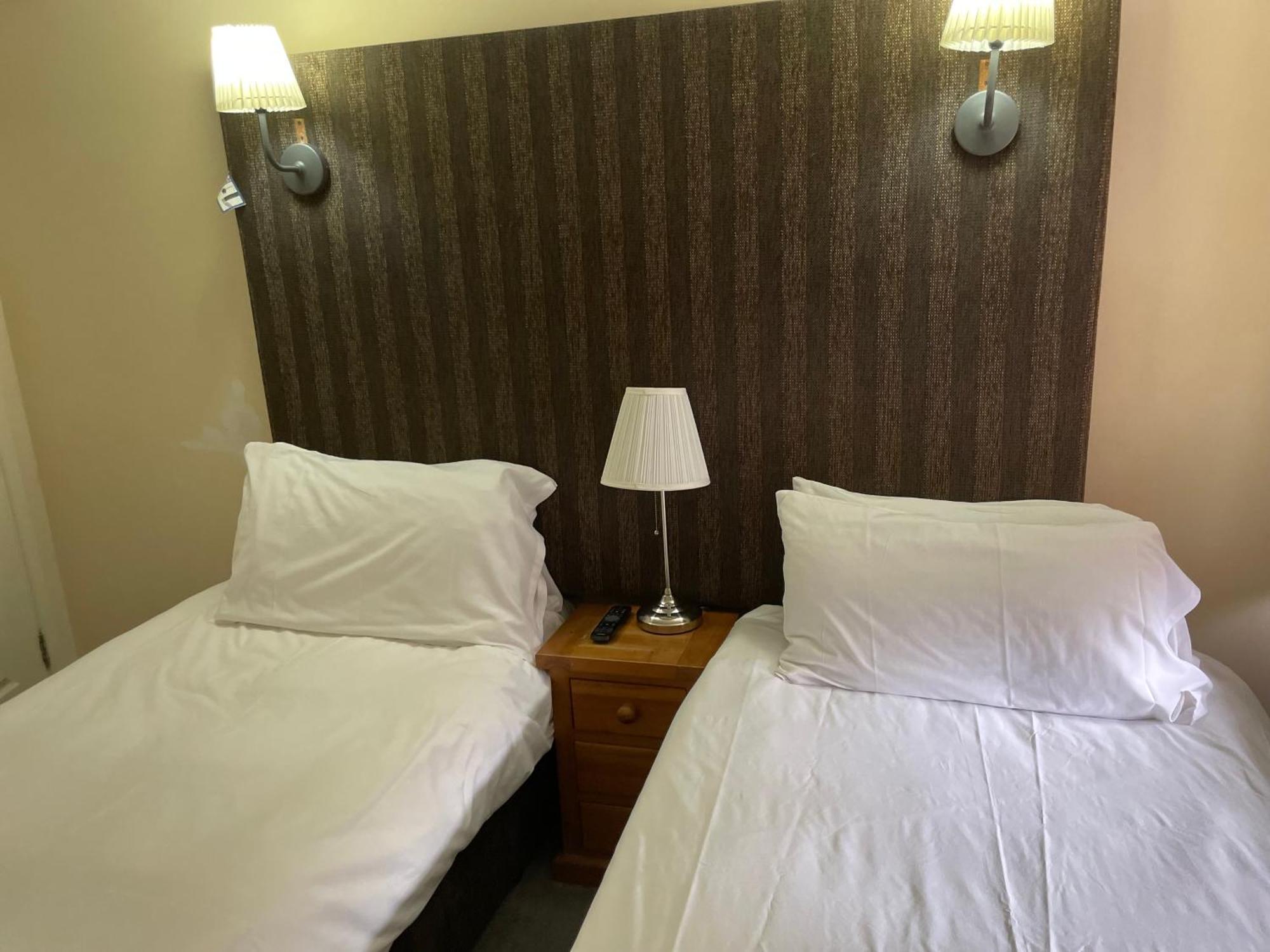 Bridge Farm Guesthouse Rooms Dundry Exteriör bild