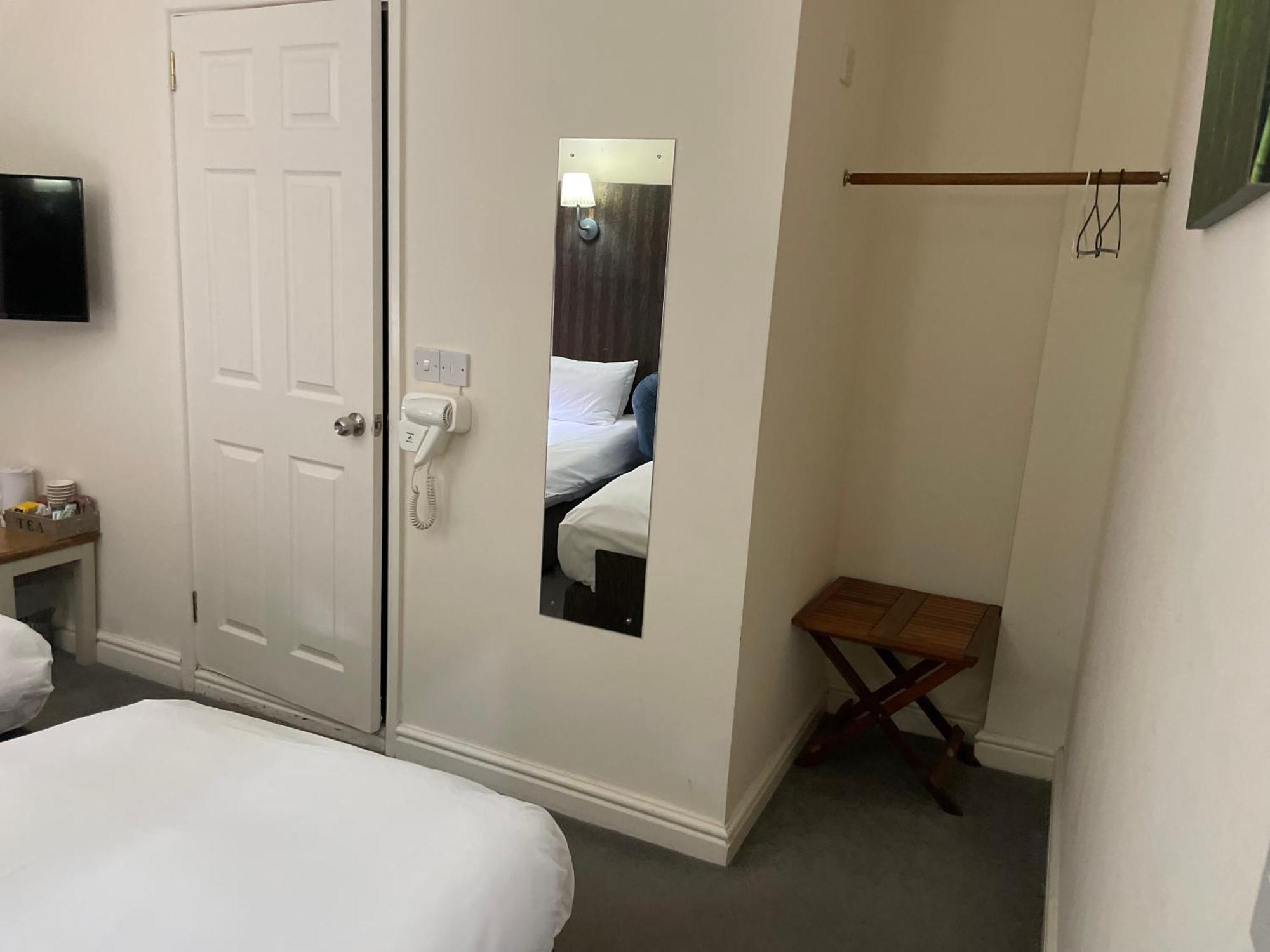 Bridge Farm Guesthouse Rooms Dundry Exteriör bild
