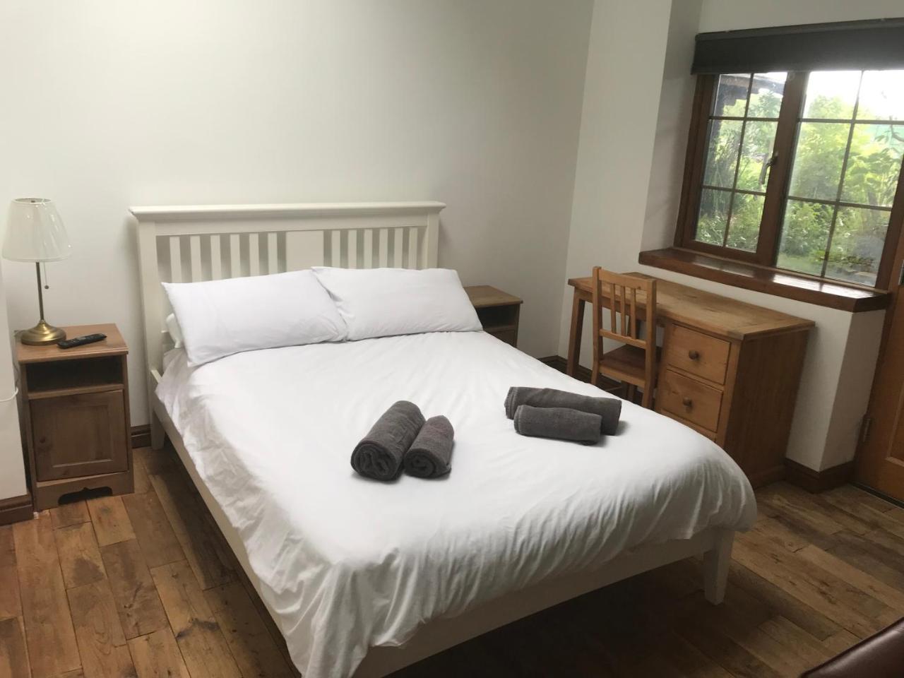 Bridge Farm Guesthouse Rooms Dundry Exteriör bild